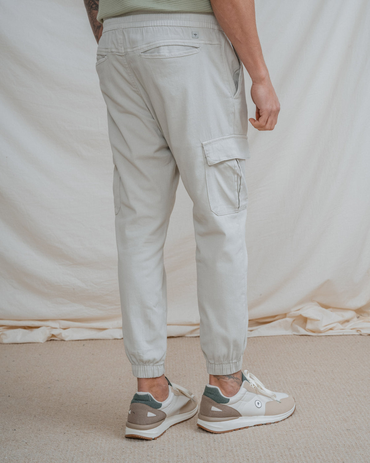 PANTALÓN CHINO CARGO CON GOMA
