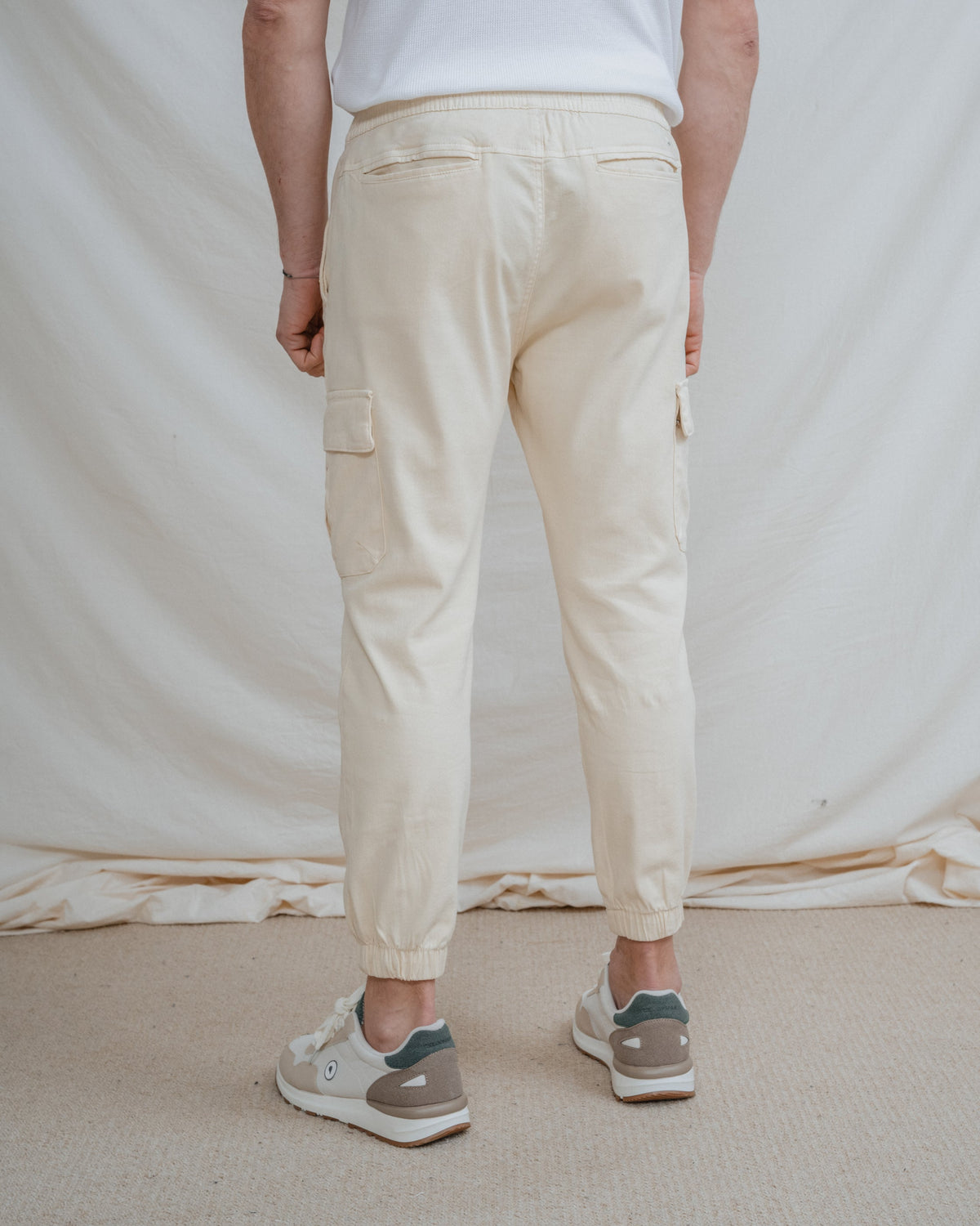 PANTALÓN CHINO CARGO CON GOMA