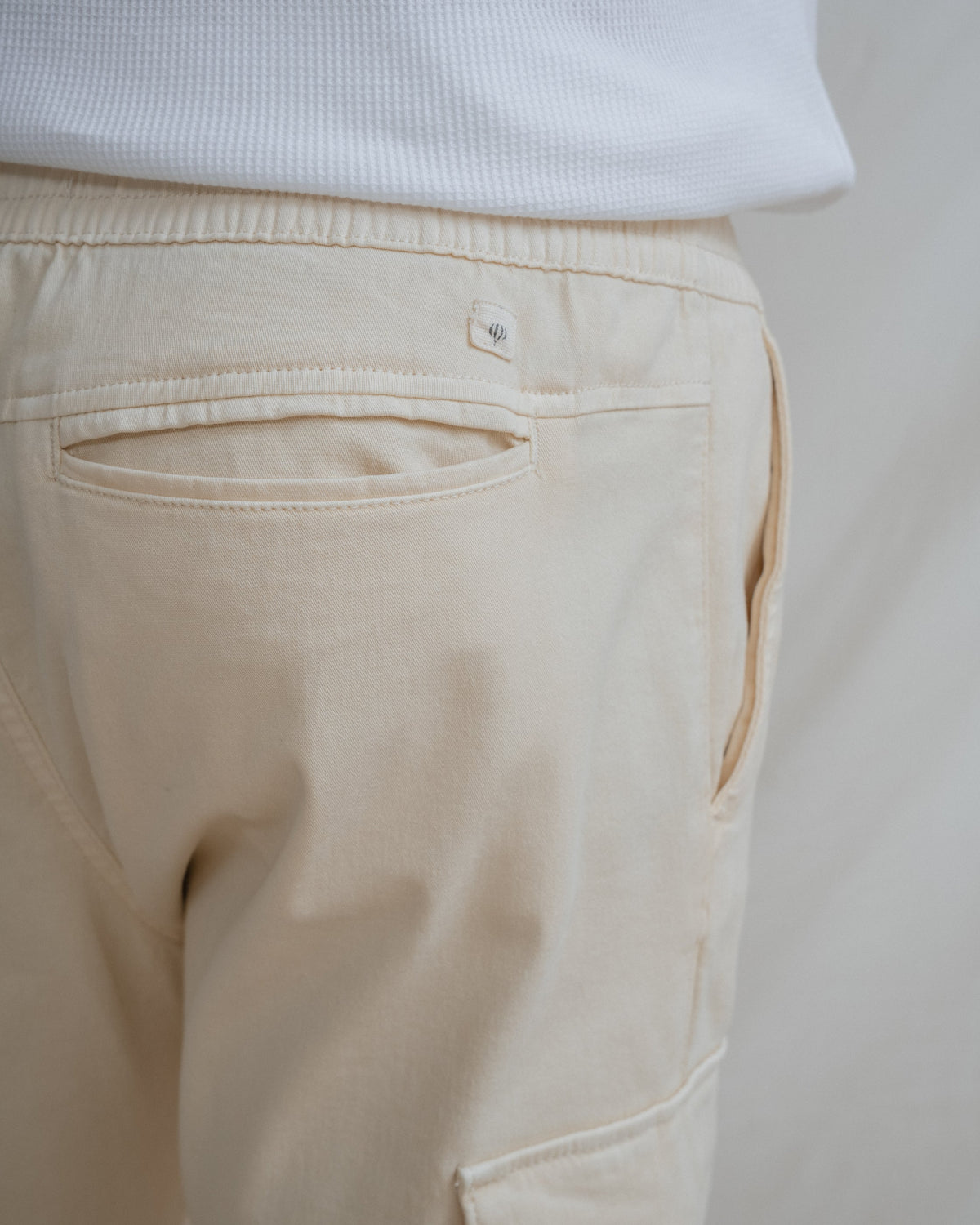 PANTALÓN CHINO CARGO CON GOMA
