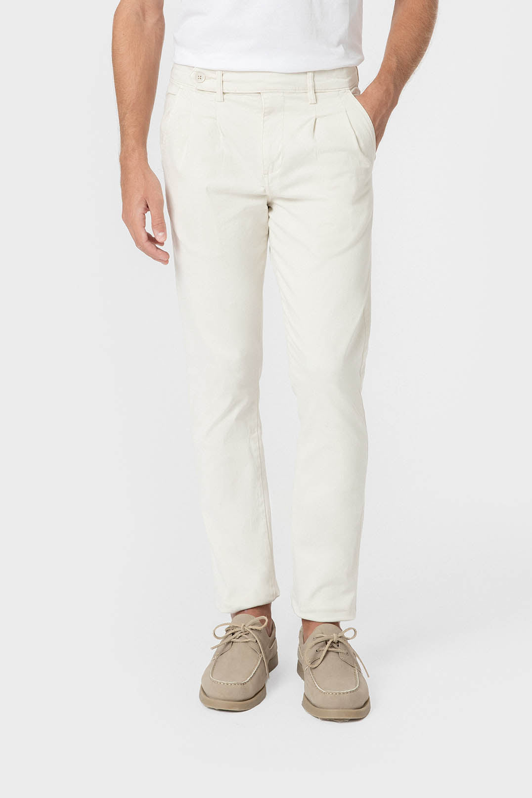 PANTALÓN CHINO PINZAS