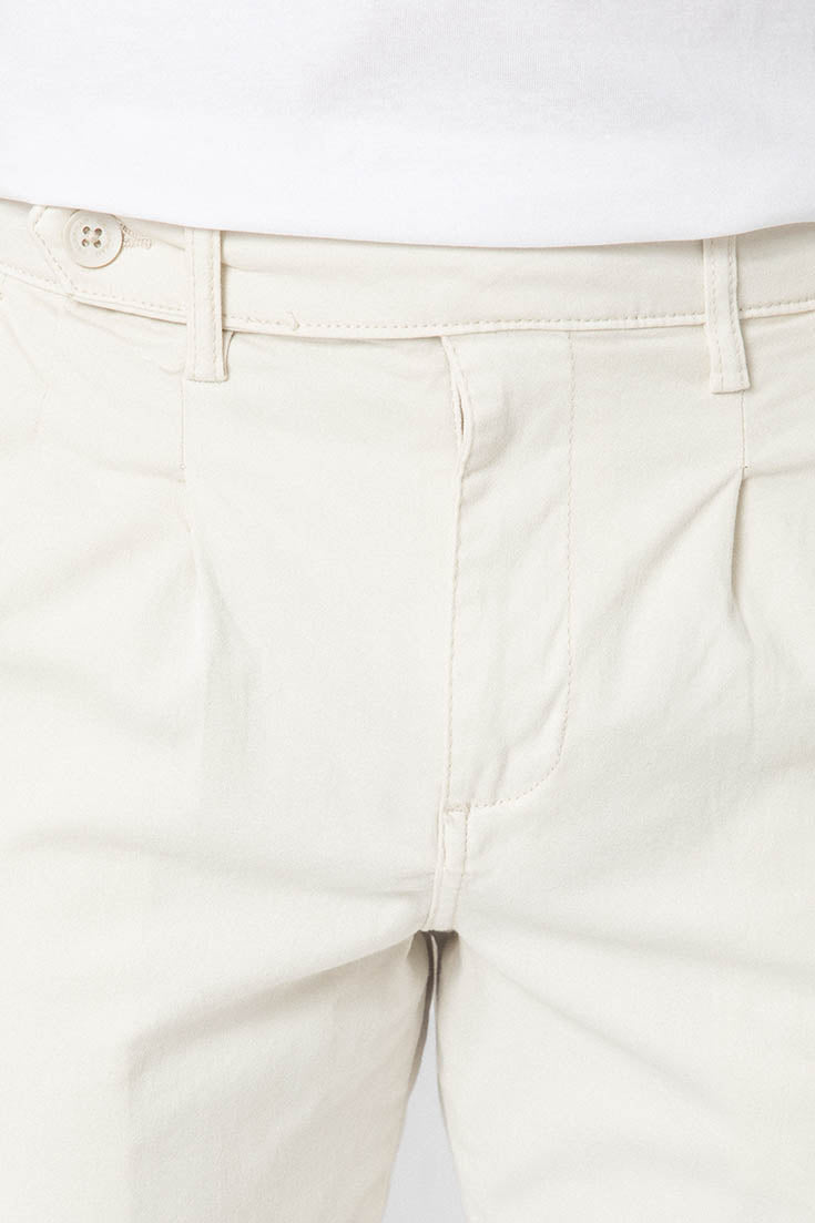 PANTALÓN CHINO PINZAS