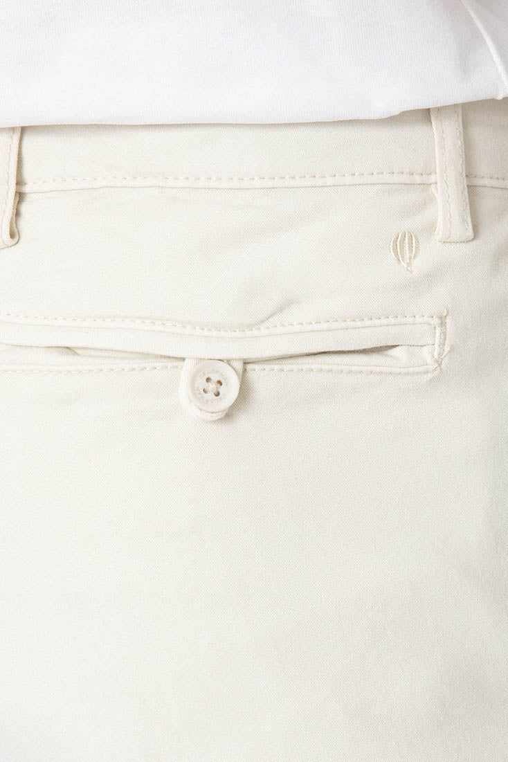 PANTALÓN CHINO PINZAS