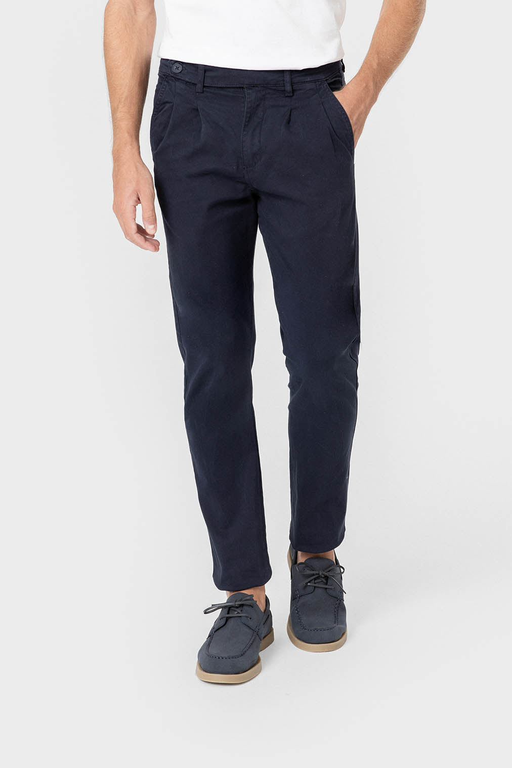 PANTALÓN CHINO PINZAS