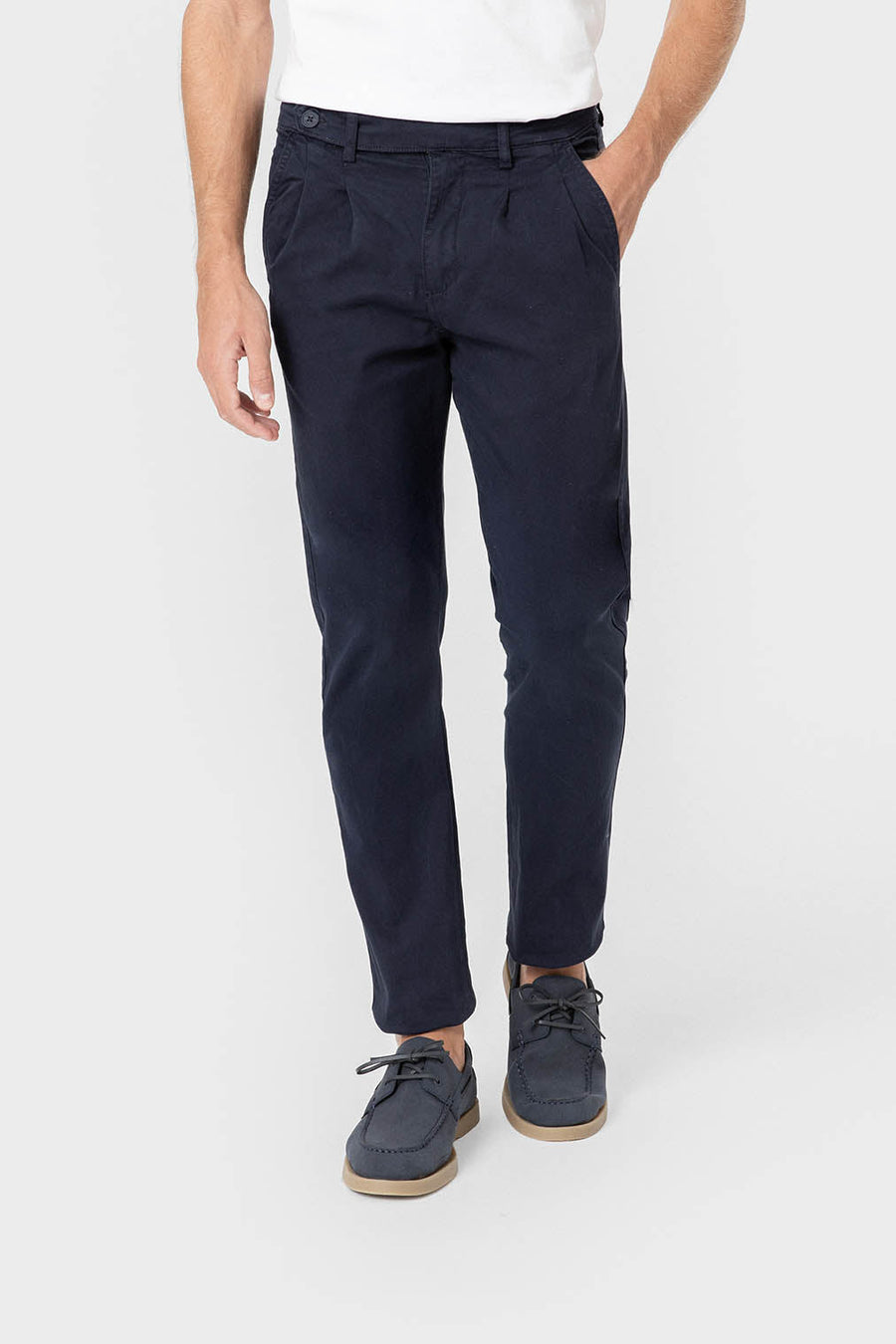PANTALÓN CHINO PINZAS