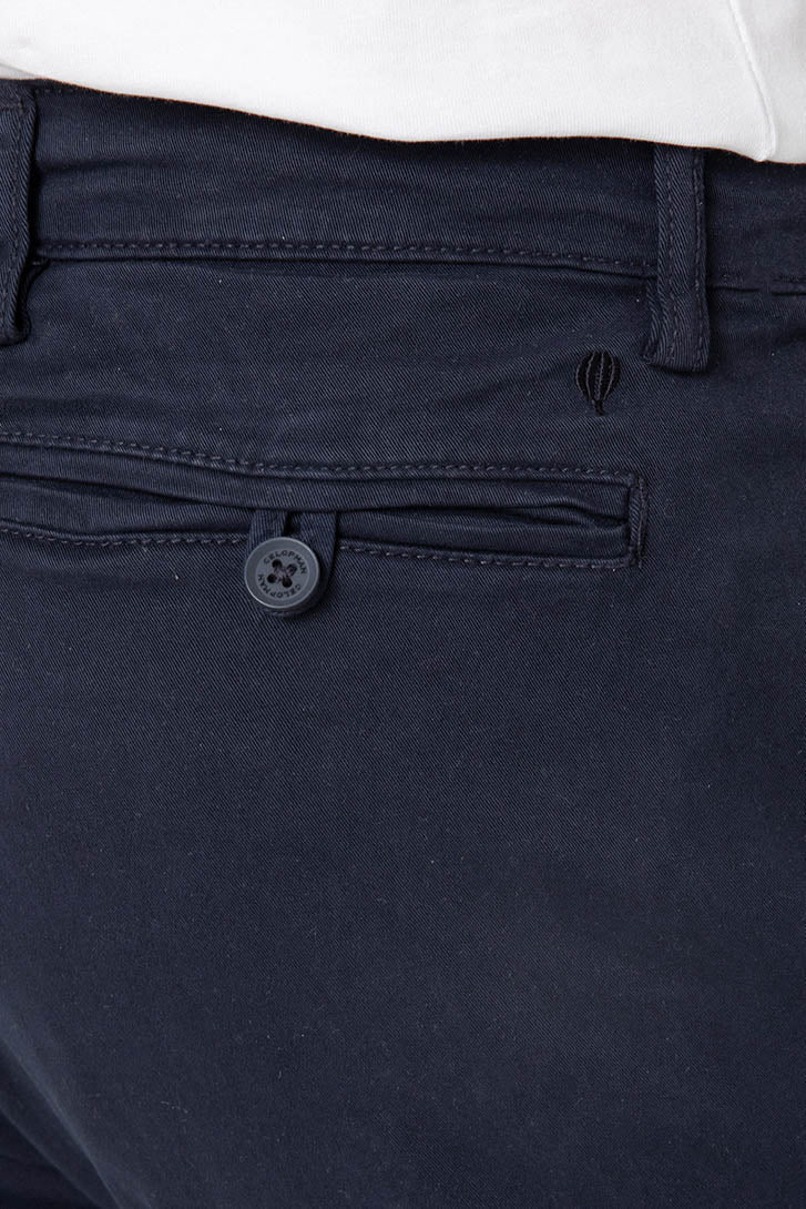 PANTALÓN CHINO PINZAS