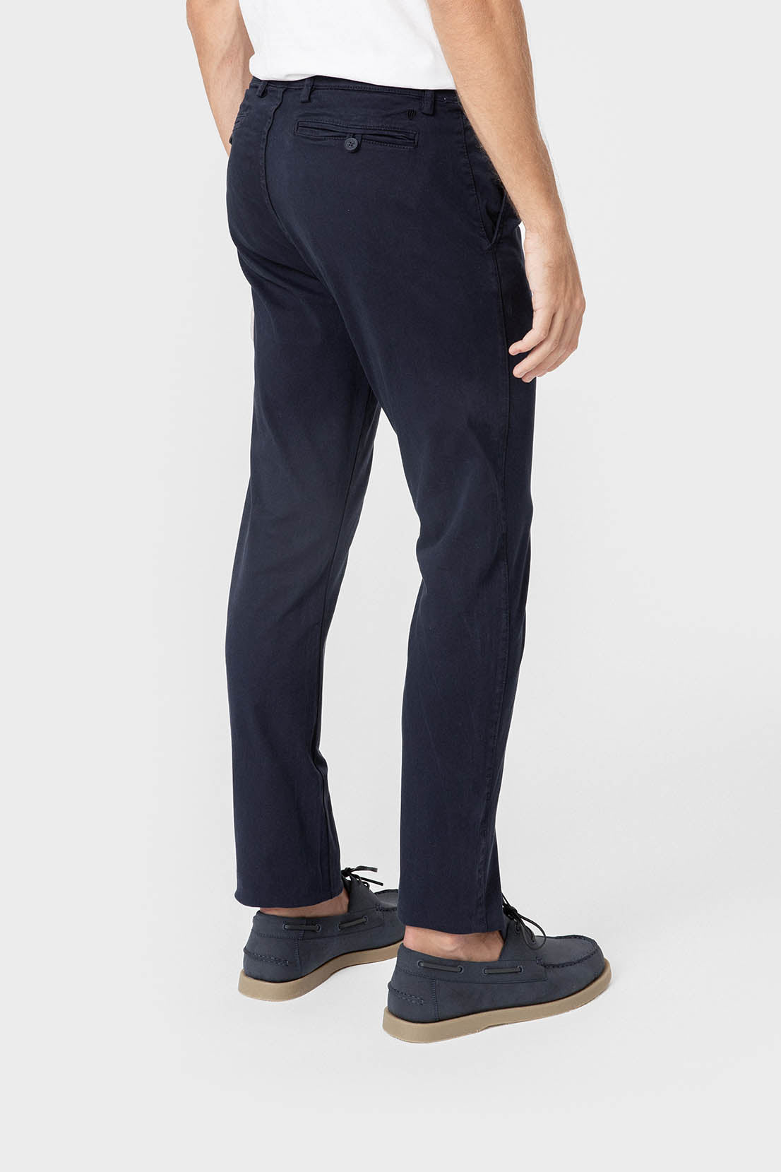 PANTALÓN CHINO PINZAS