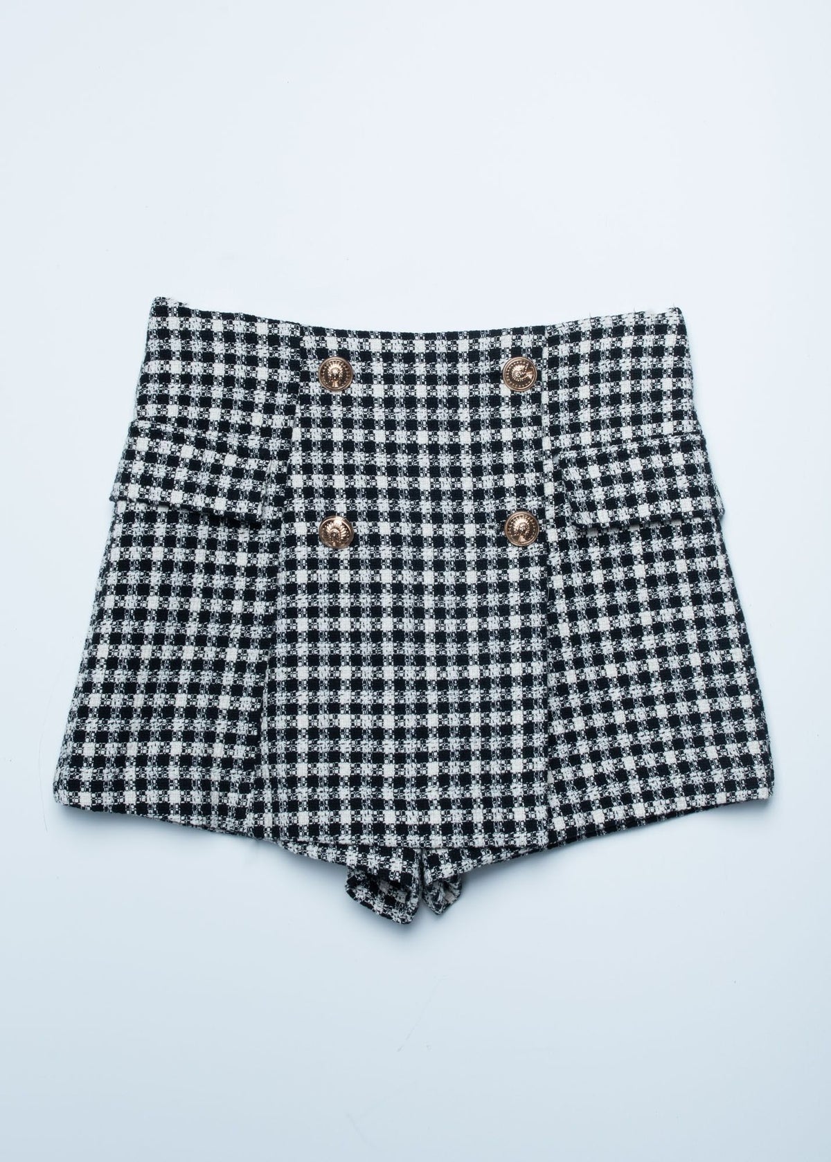 SHORT CON SOBREFALDA
