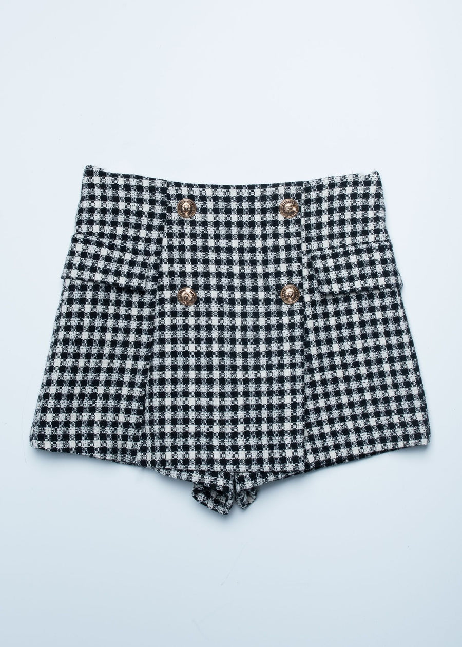 SHORT CON SOBREFALDA