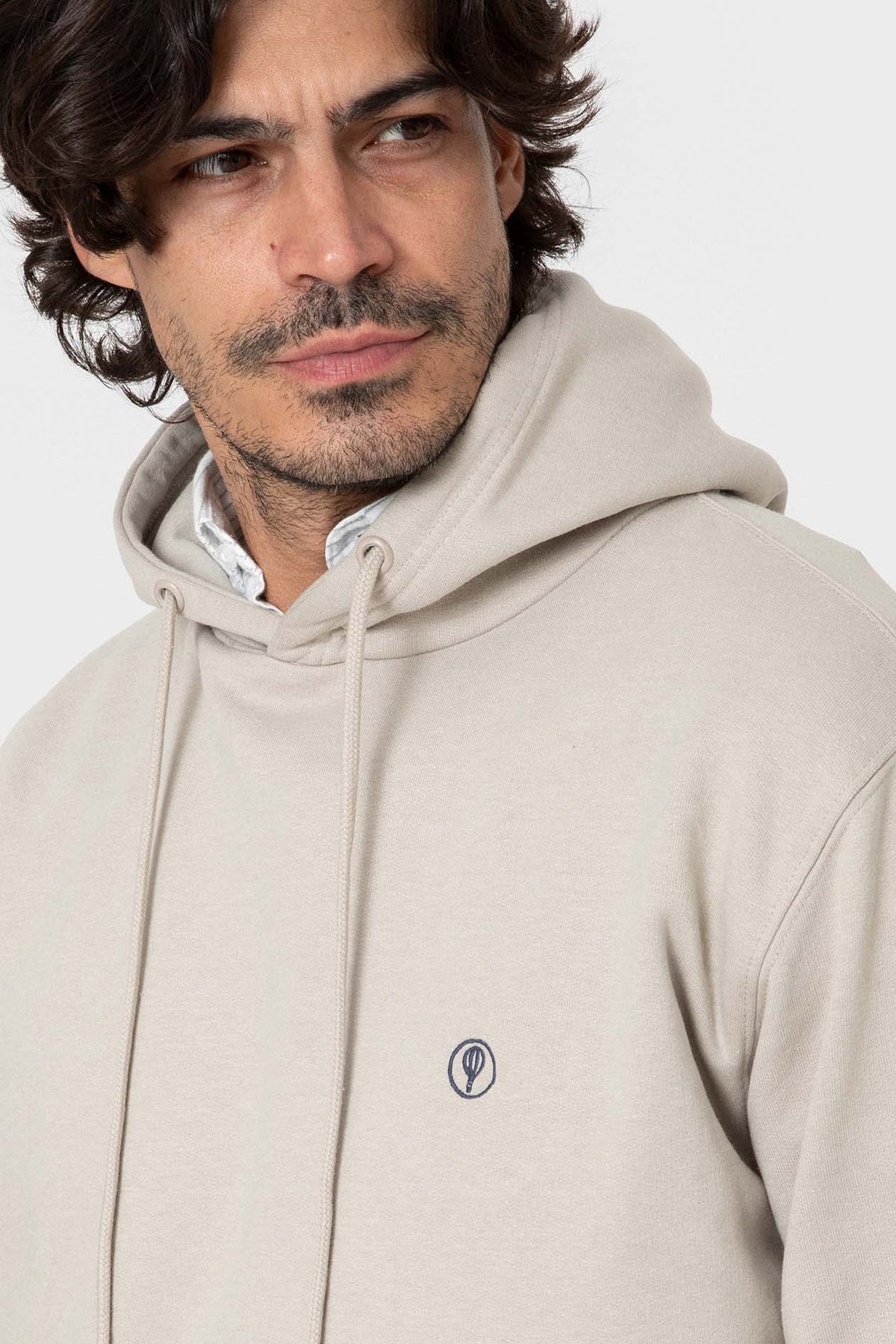SUDADERA CANGURO CON CAPUCHA