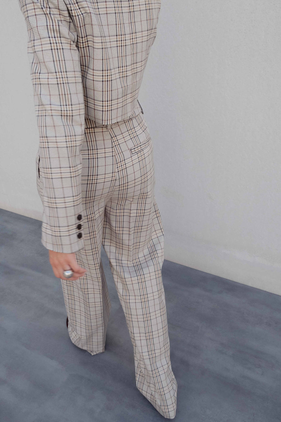 PANTALÓN PINZAS CUADROS