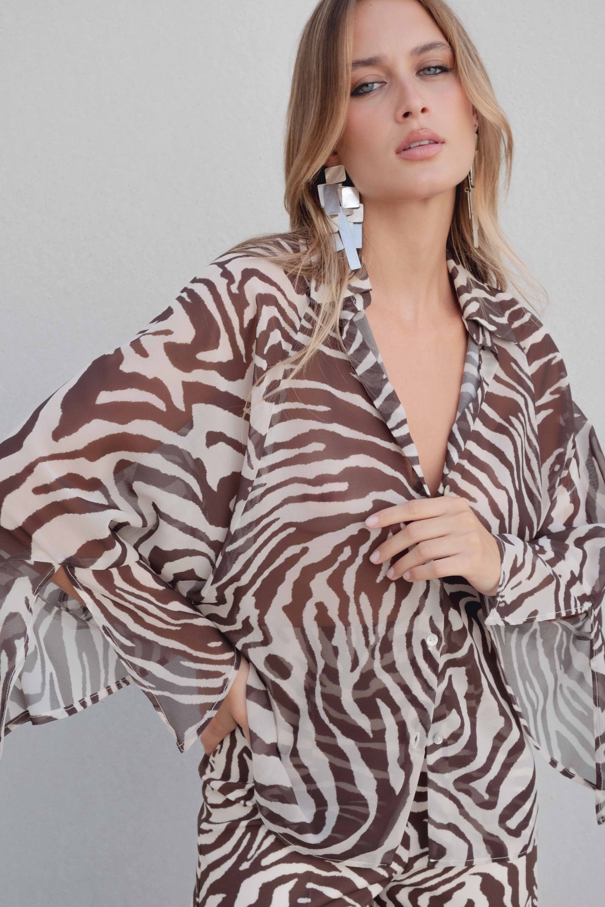 CAMISA SEMITRANSPARENTE ESTAMPADA