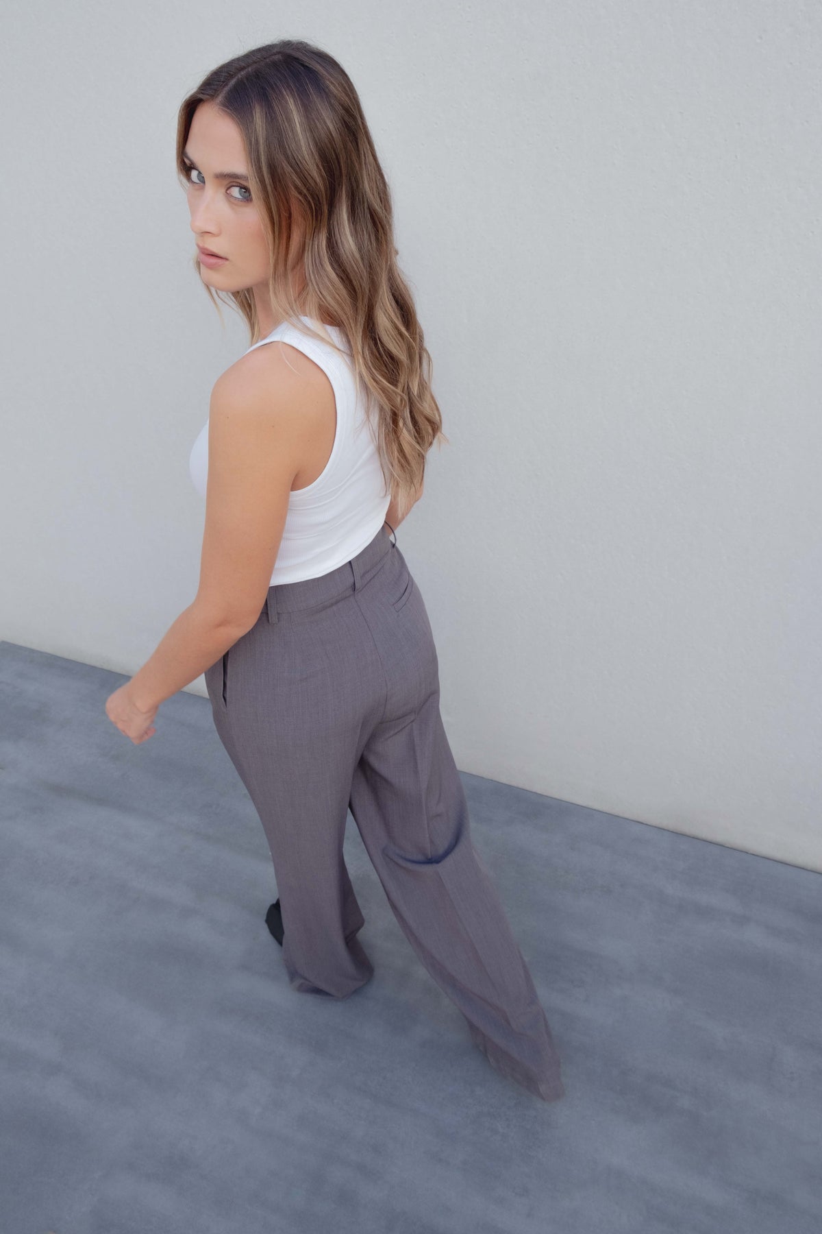 PANTALÓN ANCHO PINZAS