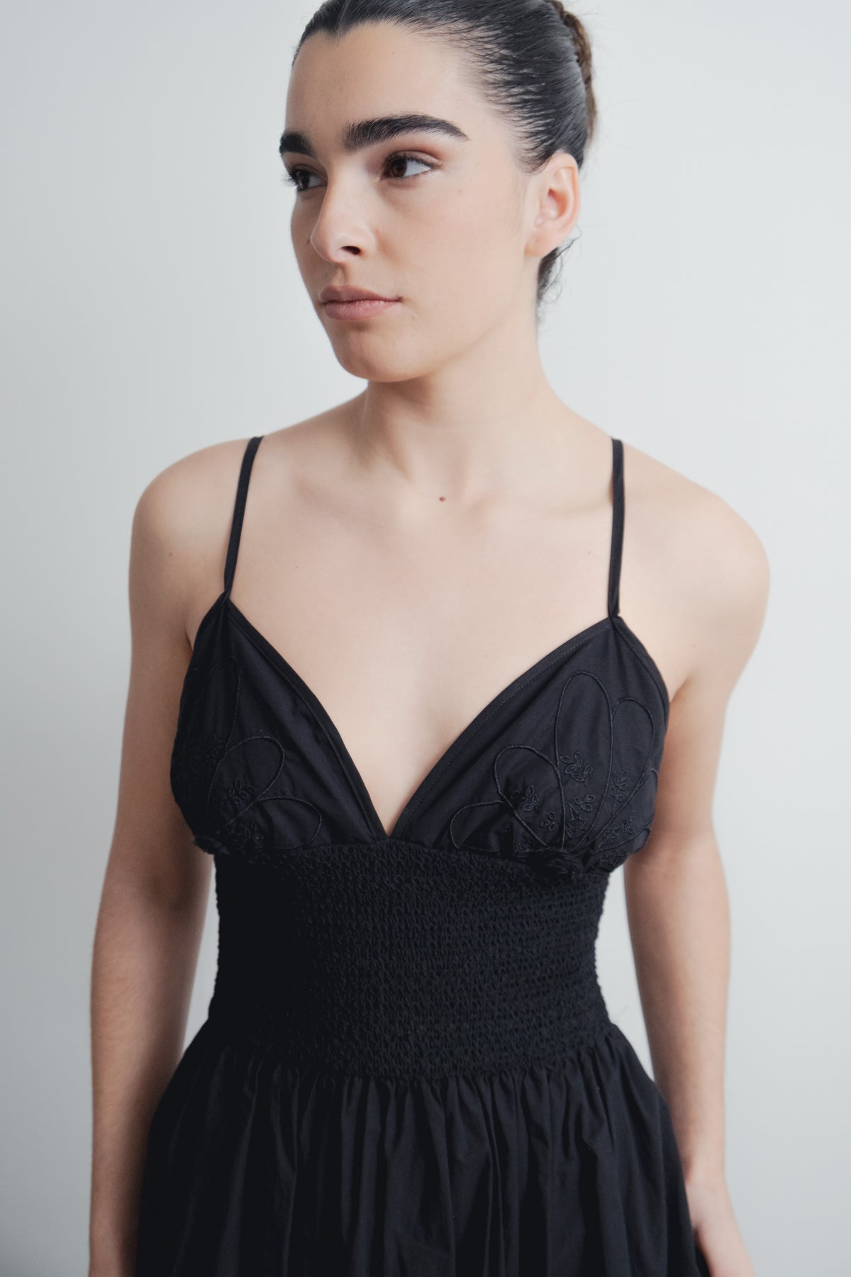 VESTIDO MIDI BORDADO